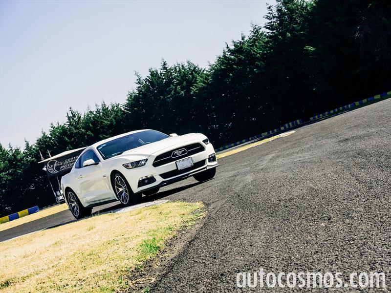 Ford Mustang 2015 50 aniversario