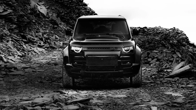 Land Rover Defender Octa Black
