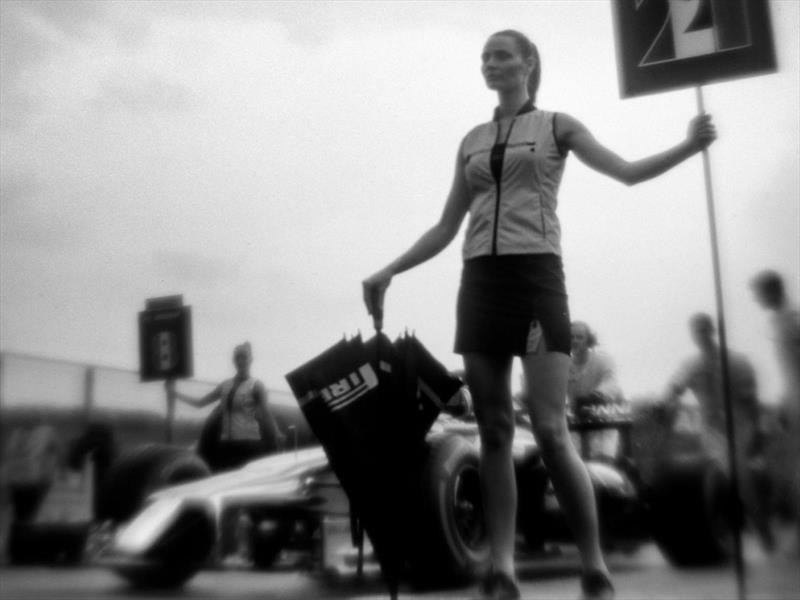 La F1 actual, con una cámara de 104 años