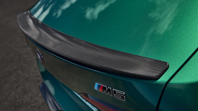 BMW M5 2025 (G90)