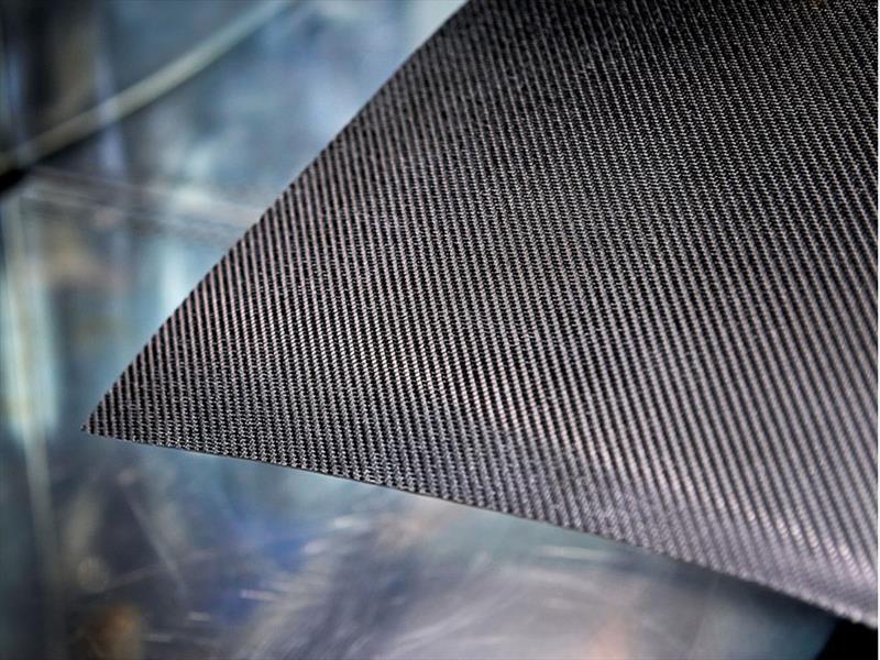 Nanobaterías en la carrocería de un Volvo S80