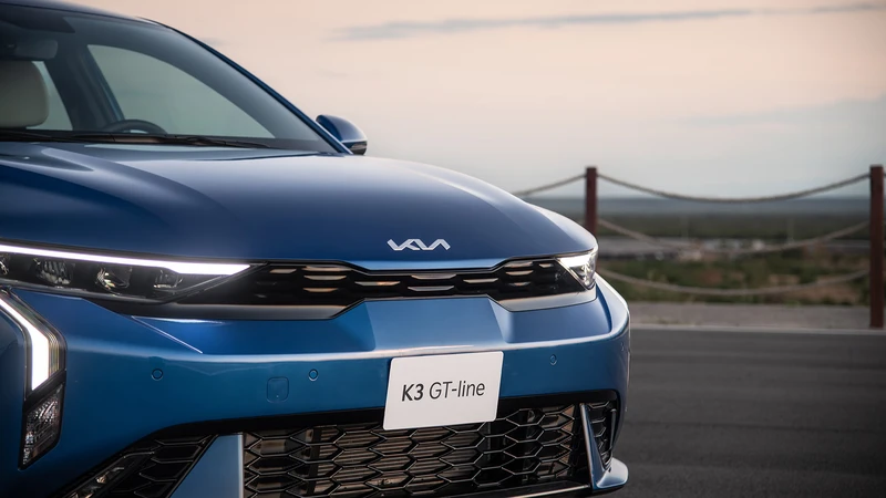 Kia K3 sedán desde todos los ángulos