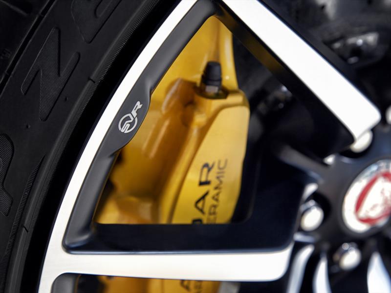 Jaguar F-Type SVR 2017