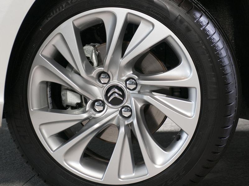 Manejamos el nuevo Citroën C4 Lounge