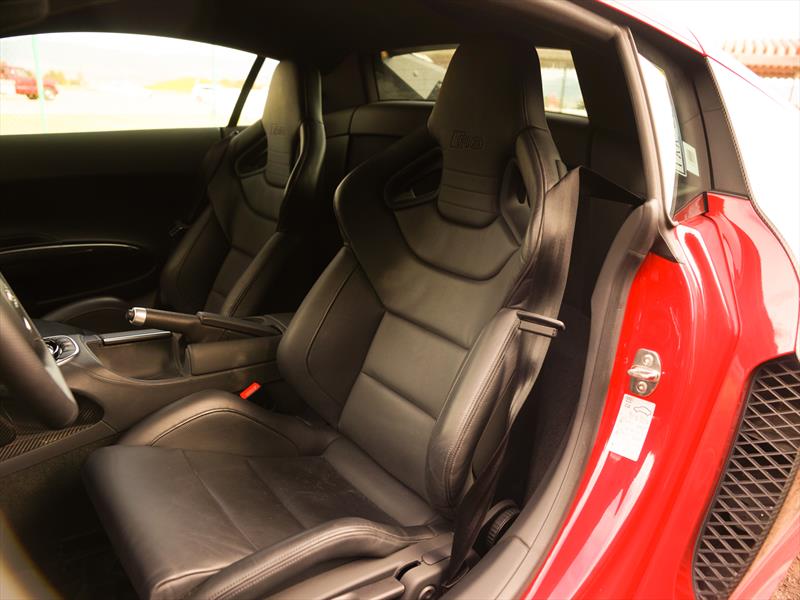Audi R8 V10 Plus 2014