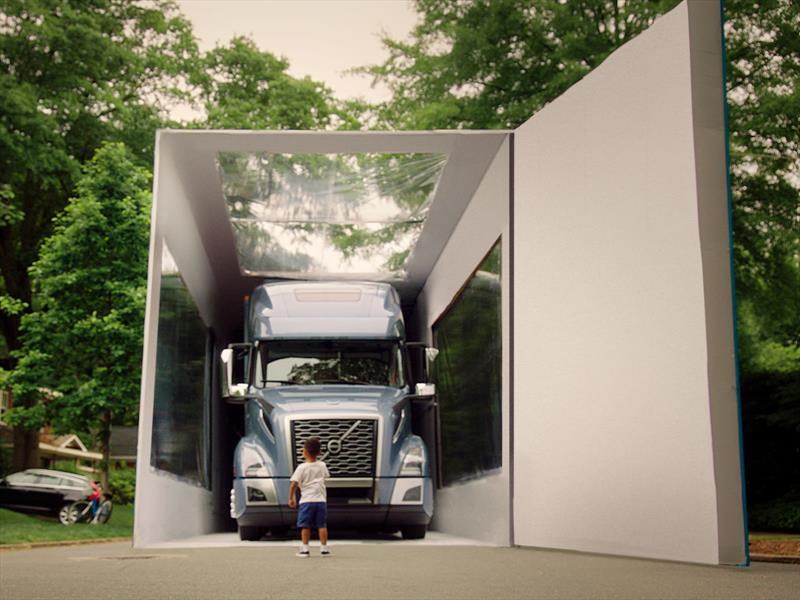 Volvo Trucks unboxing Récord Guinness