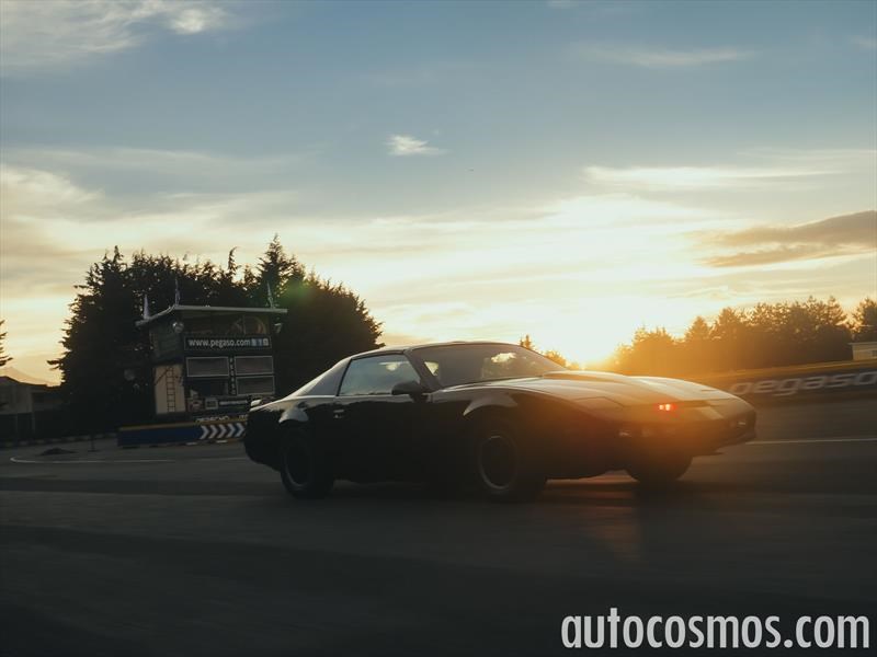 BMW Serie 7 2017 vs KITT