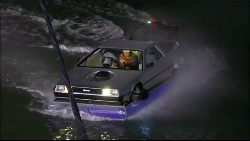 Un DeLorean volador de Volver al Futuro