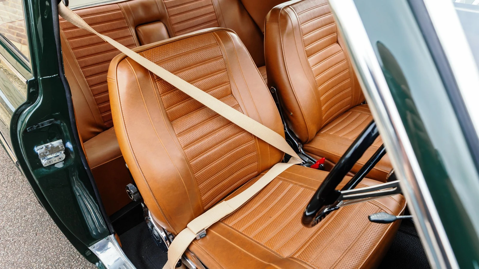 Volvo celebra 70 a뿯½os de que introdujo el cintur뿯½n de seguridad de 3 puntos