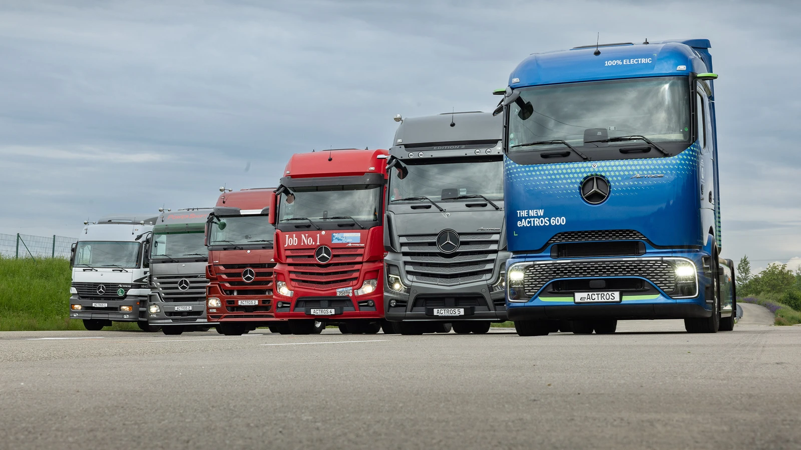 Mercedes-Benz inaugura planta de camiones de 110 millones de d뿯½lares en Argentina