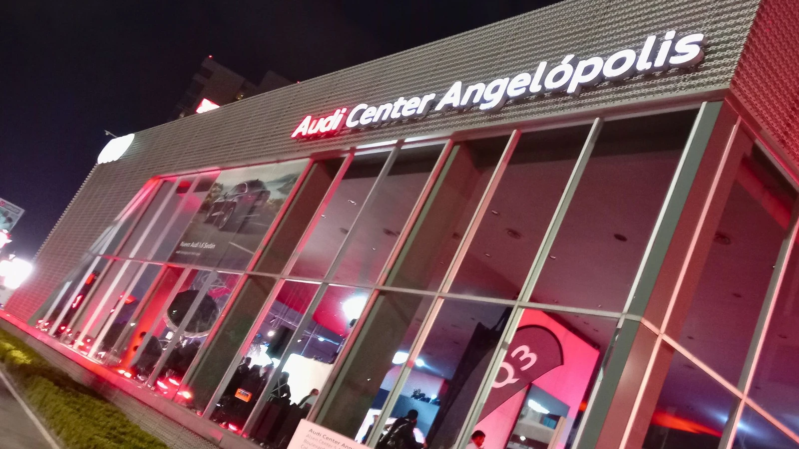 Audi Center Angel뿯½polis adopta el nuevo Progressive Showroom Concept en M뿯½xico