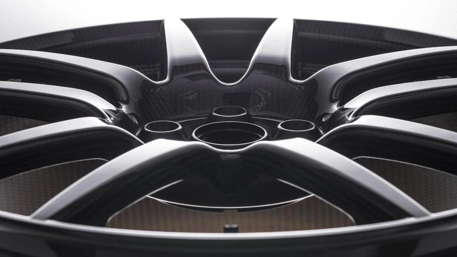 Guerra con Ir뿯½n obliga a fabricantes japoneses de autopartes a negociar aluminio con Rusia