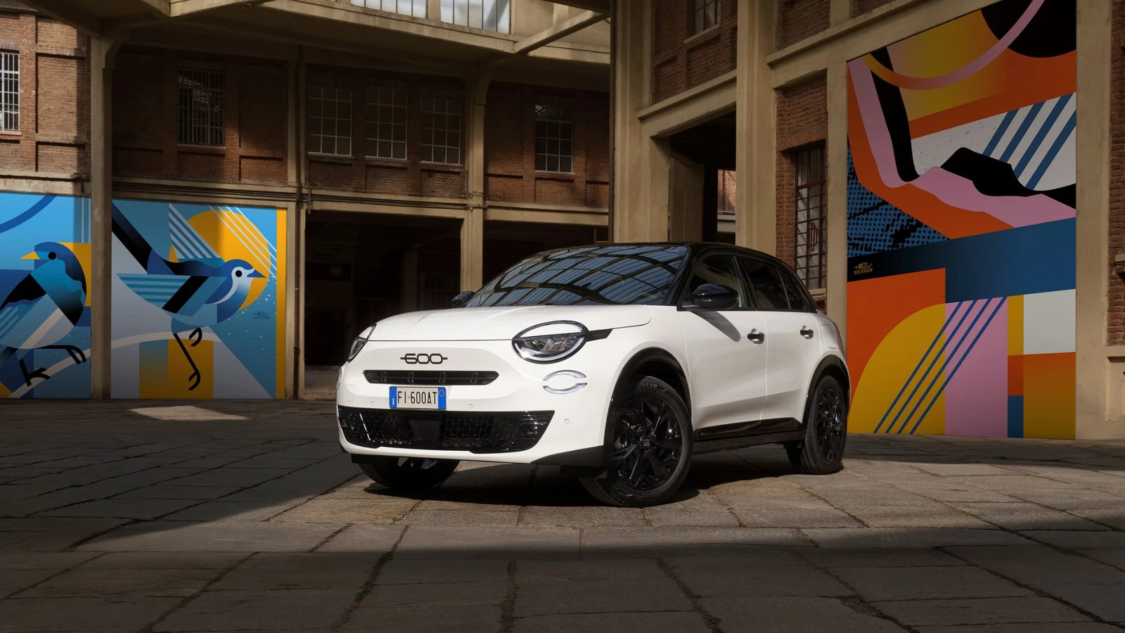 El Fiat 600 vuelve a la receta clásica, motor a gasolina y transmisión manual