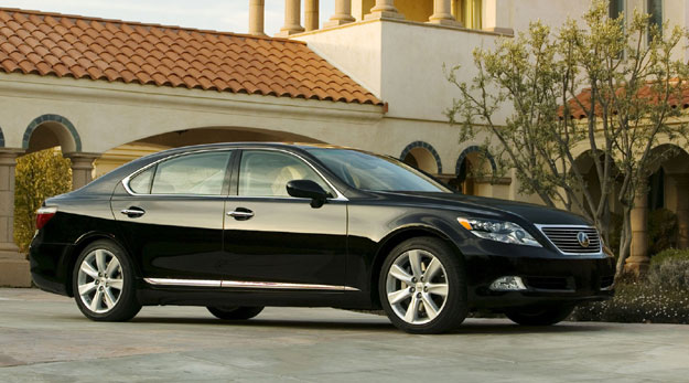 Lexus llama a revisión 138,000 autos modelo 2007 y 2008