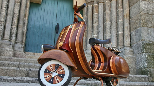 Vespa Daniela Scooter, un clásico hecho de madera