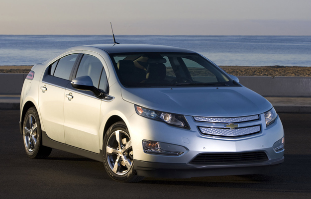 Podrían hacer obligatorio los ruidos en los autos eléctricos e híbridos