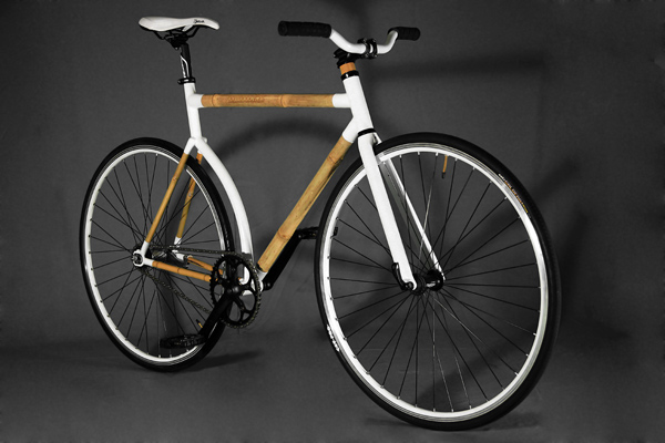 Una bicicleta hecha con bambú