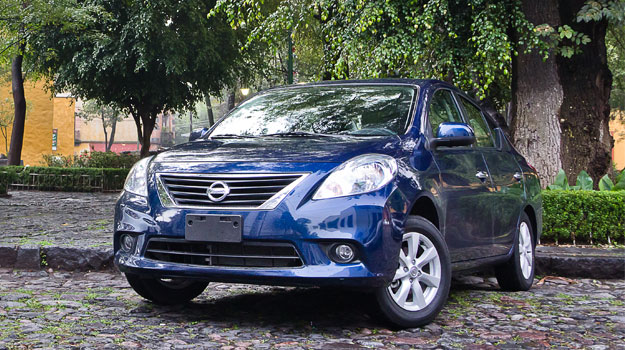 Test de Nissan Versa Advance automático 2012