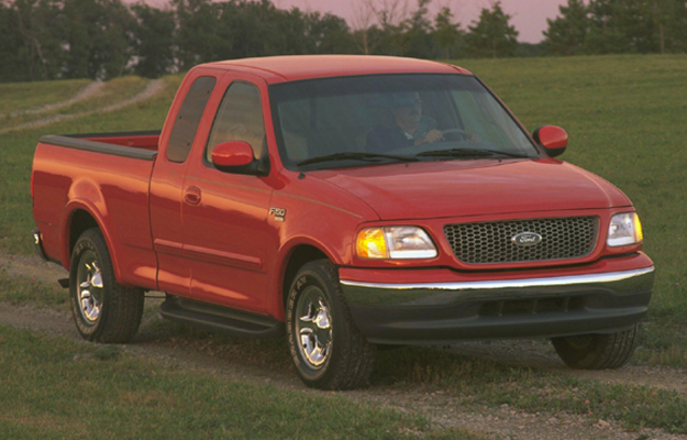 Ford llama revisión a 1.1 millones de pickups series F