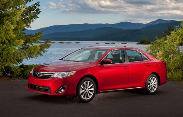 Toyota Camry 2012 se presenta en EU