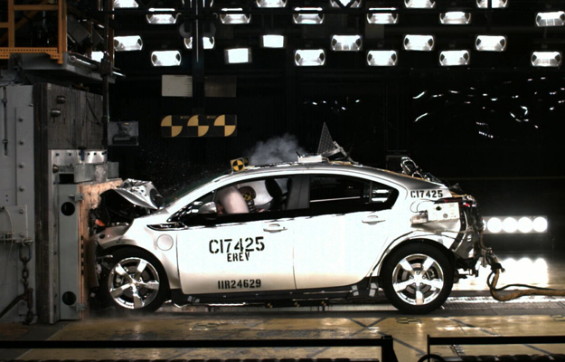 Chevrolet Volt 2011 obtiene cinco estrellas en pruebas de choque