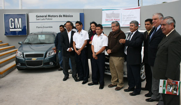 General Motors dona vehículos a instituciones educativas en San Luis Potosí