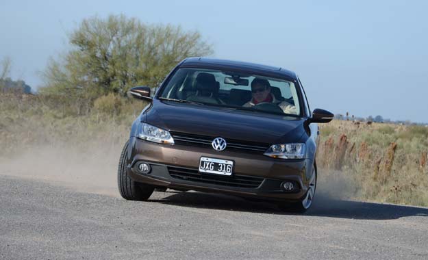 VW Vento 2.5 Luxury 2011: renovada segunda generación