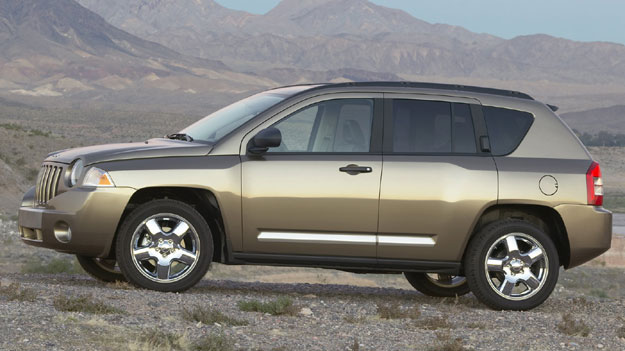 Chrysler llama a revisión al Dodge Caliber y Jeep Compass 2007