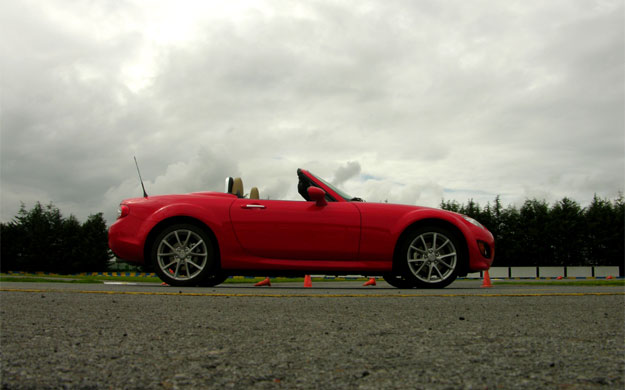 Mazda MX-5 reducción de peso y motor eficiente para el 2012