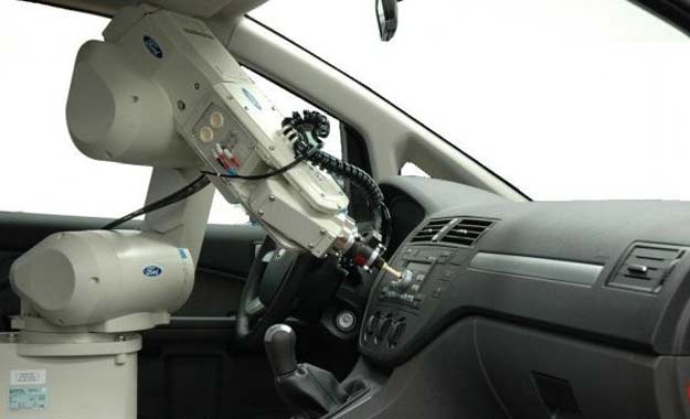  Ford y su robot con tacto humano