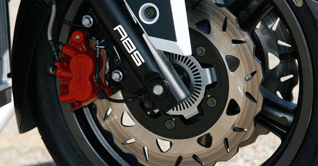El IIHS recomienda usar frenos ABS en motocicletas