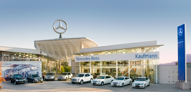 Kaufmann inauguró Mercedes Center La Dehesa