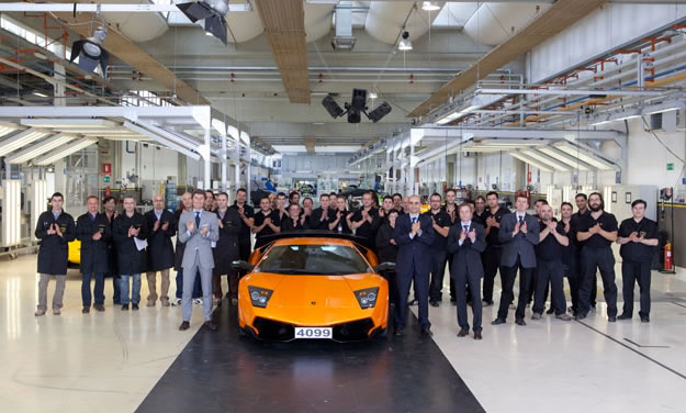 El último Lamborghini Murciélago sale de la línea de producción