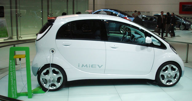  Mitsubishi I-MIEV  primer auto eléctrico a la venta