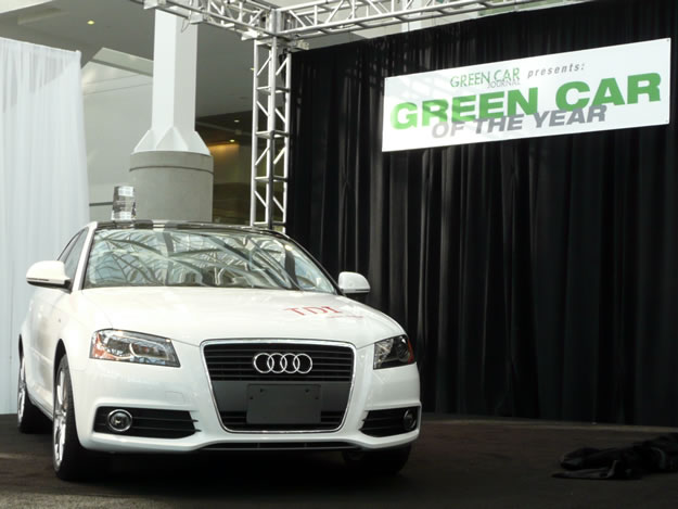 Audi A3 TDI Auto Verde del Año 2010 en el Salón de Los Ángeles