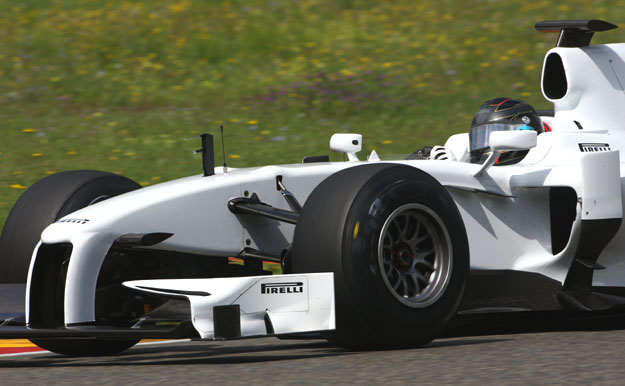 Completa Pirelli su primera prueba de neumáticos de Fórmula Uno