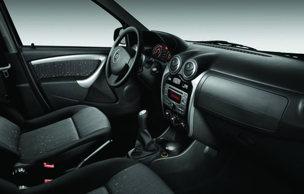 El Renault Logan suma nuevo interior y equipamiento