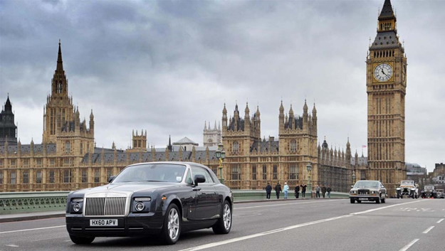 Rolls Royce celebra con desfile en Londres