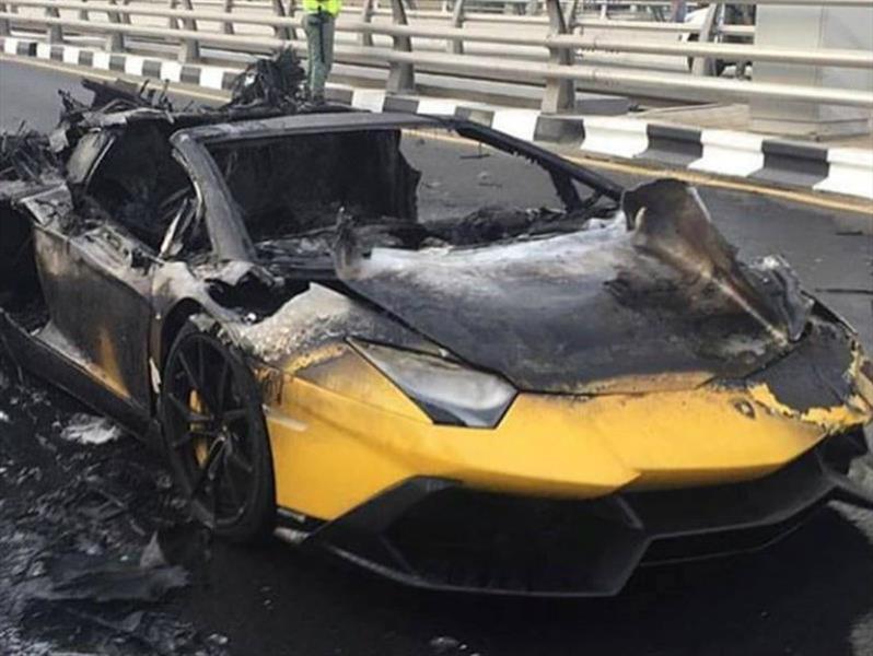 Un Lamborghini Aventador se incendia en Dubai