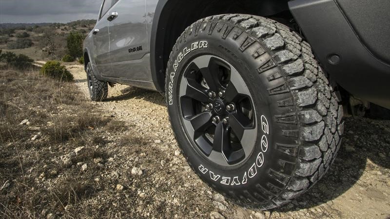 Las ventajas que los neumáticos todoterreno los SUV camionetas