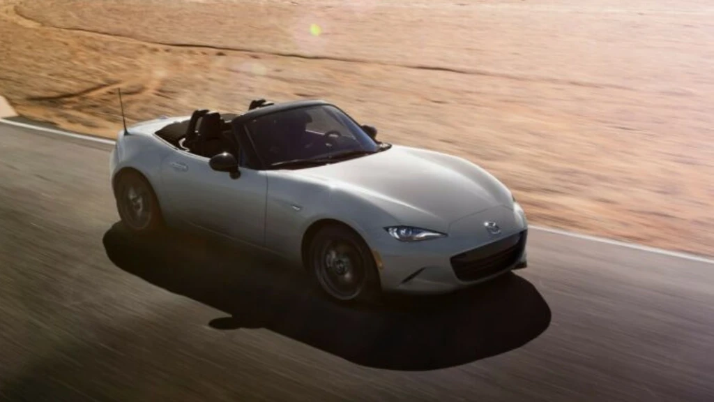 Mazda MX-5 2024 con nuevo diseño exterior y mejor conectividad