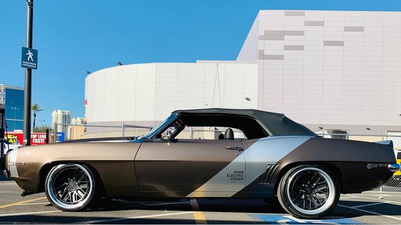 Este Chevrolet Camaro 1969 demuestra que los autos clásicos también pueden  ser eléctricos