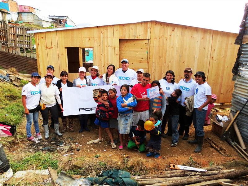 Porsche Latin America y TECHO construyeron 111 viviendas en 2012