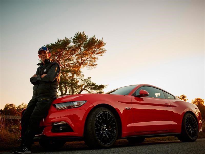 Lennart Ribring, el propietario de 97 años de un Ford Mustang V8 2017