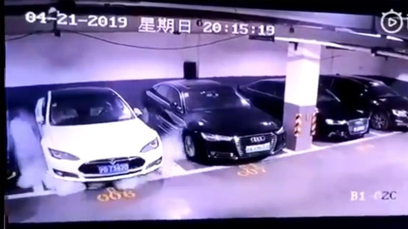 Un Tesla Model S se prende fuego en Shanghai