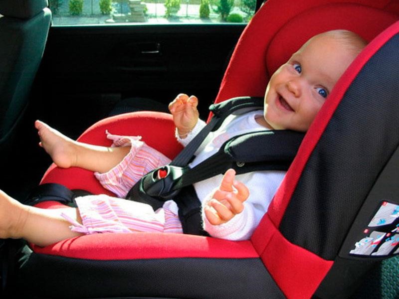 Despertar Millas servilleta La importancia de los asientos para bebé y niño en los automóviles