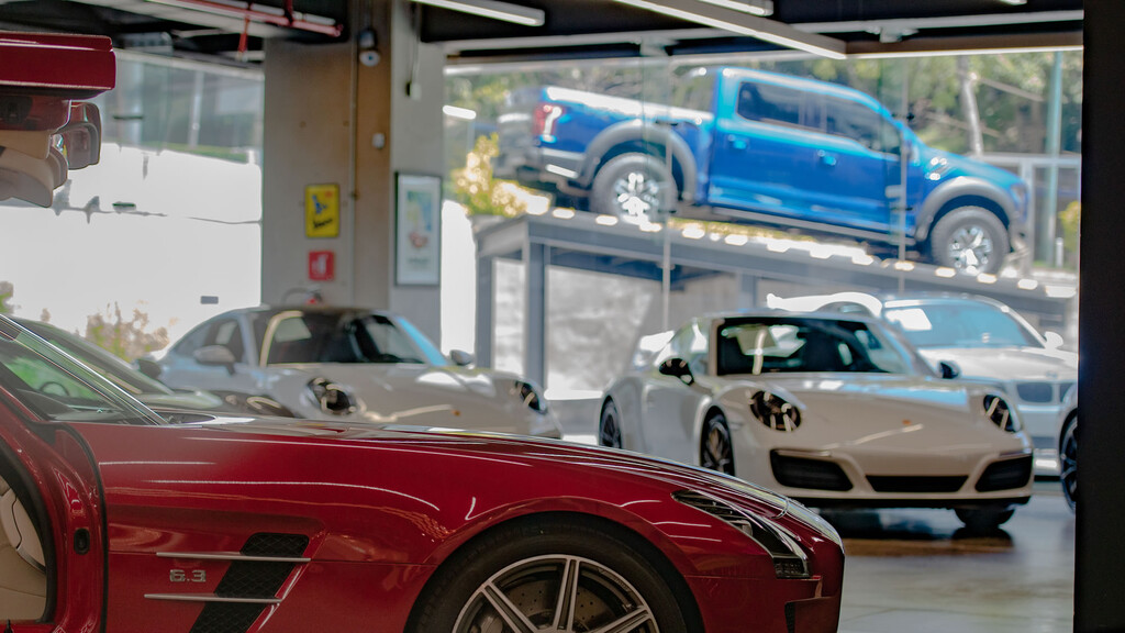 Iconic Broker, el glamoroso negocio de los autos exóticos