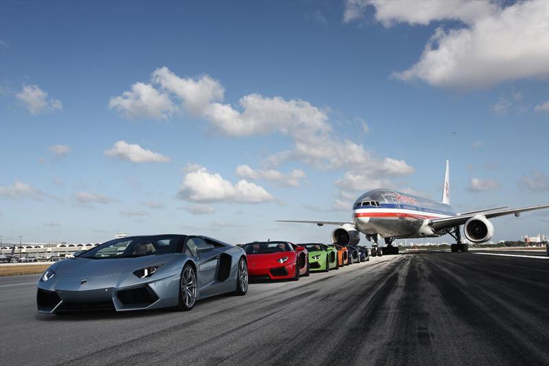 Lamborghini Aventador LP 700-4 Roadster invade Miami