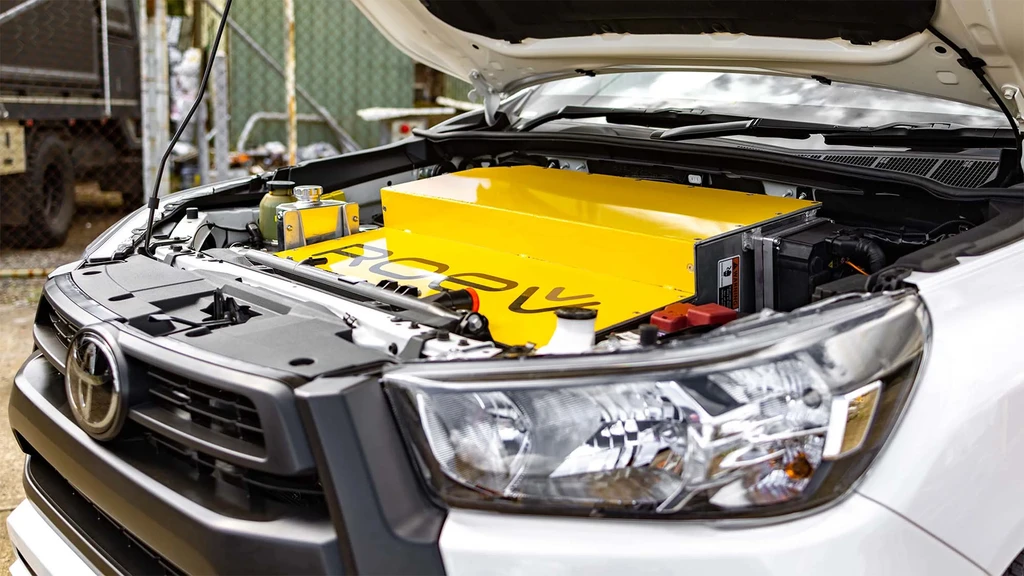 En Australia ya están convirtiendo las camionetas Hilux y Ranger a batería