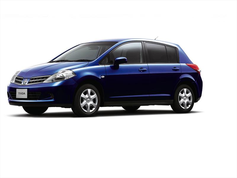 Nissan tiida характеристики. Nissan Tiida 2009. Tiida 2010. Tiida 2006. Tiida 2005.